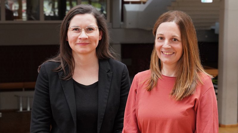 Anna Körber und Birgit Meyer (re.)